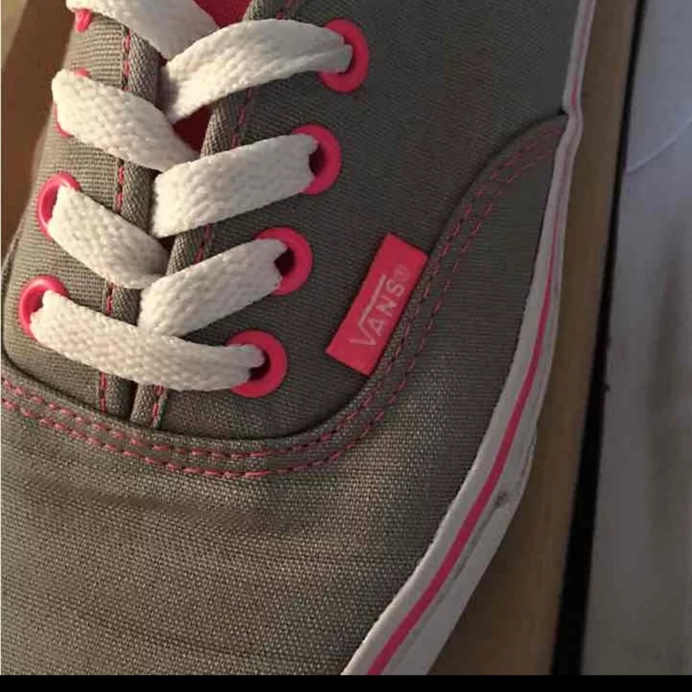 Vans - Picture 3 of 3